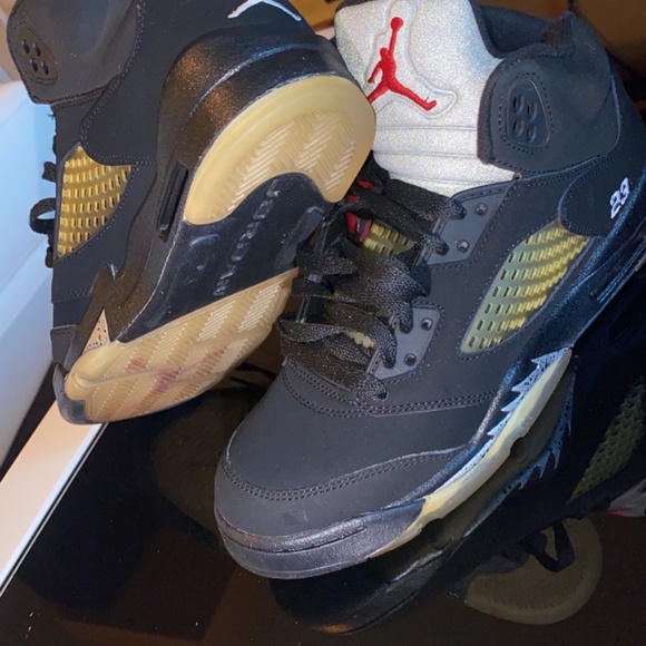 Jordan 5 Retro Black Metallic 2011 - Picture 2 of 3